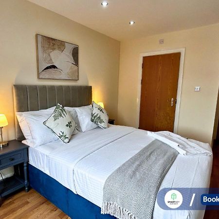 Modern 2 Bed 2 Bath Apartment Free Parking Watford  Buitenkant foto