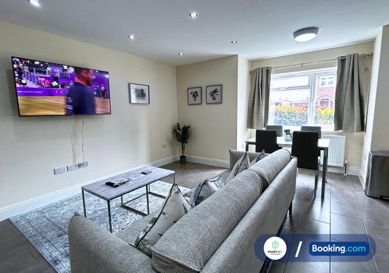 Modern 2 Bed 2 Bath Apartment Free Parking Watford  Buitenkant foto