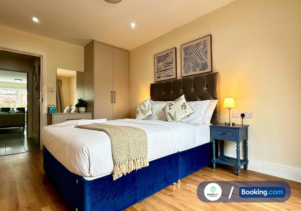 Modern 2 Bed 2 Bath Apartment Free Parking Watford  Buitenkant foto