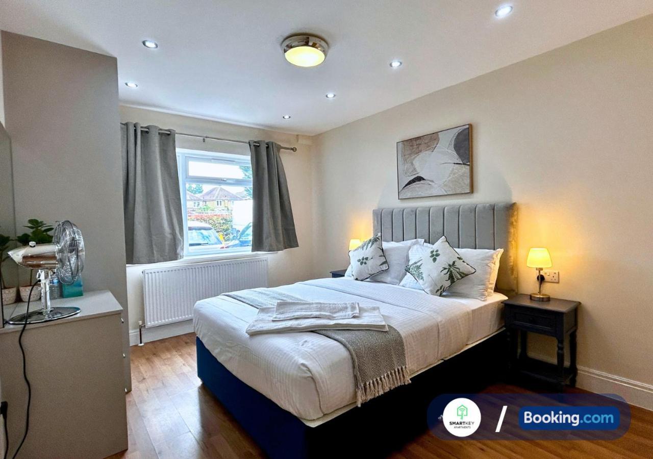 Modern 2 Bed 2 Bath Apartment Free Parking Watford  Buitenkant foto