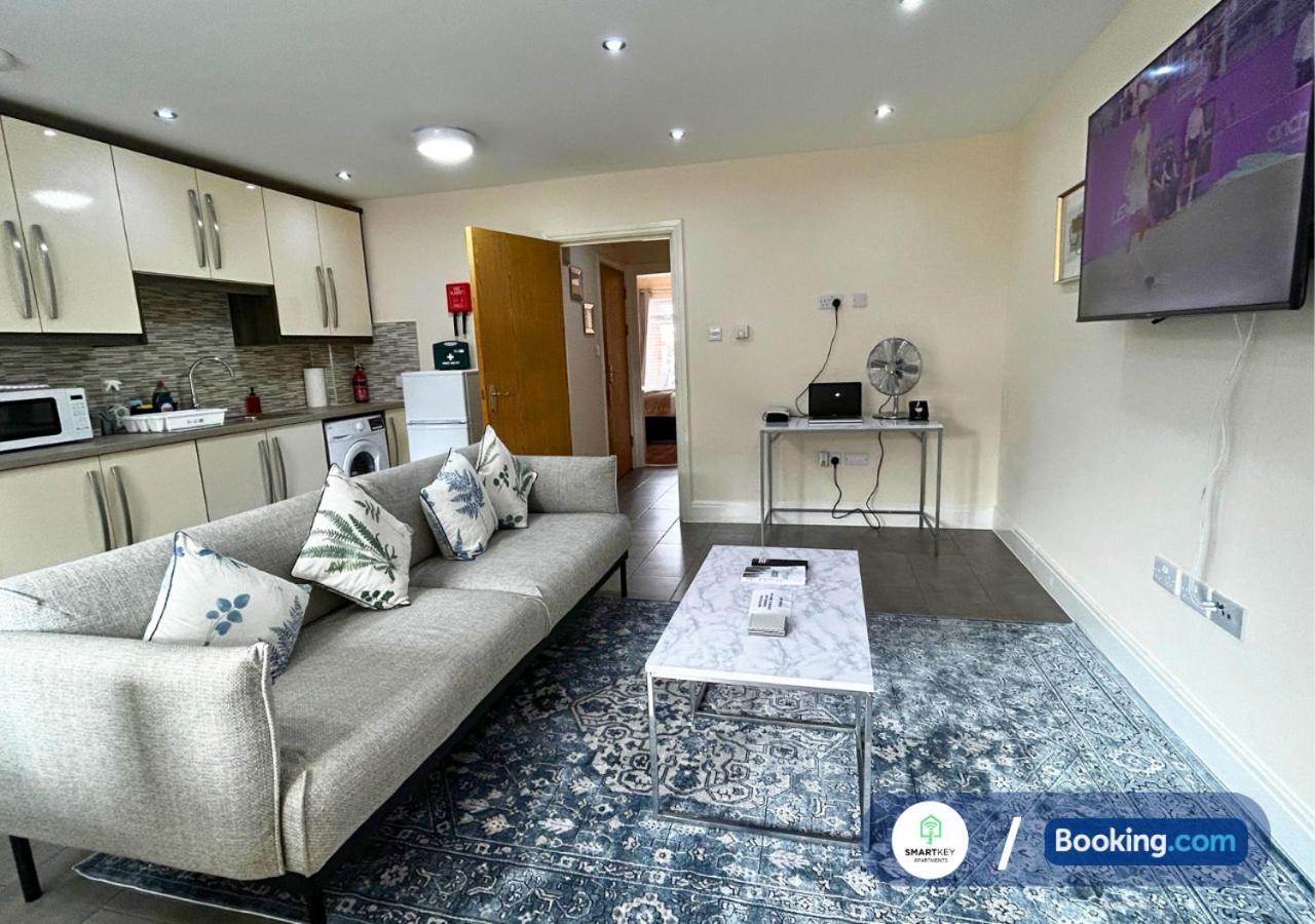 Modern 2 Bed 2 Bath Apartment Free Parking Watford  Buitenkant foto
