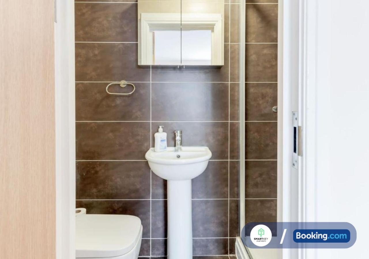 Modern 2 Bed 2 Bath Apartment Free Parking Watford  Buitenkant foto