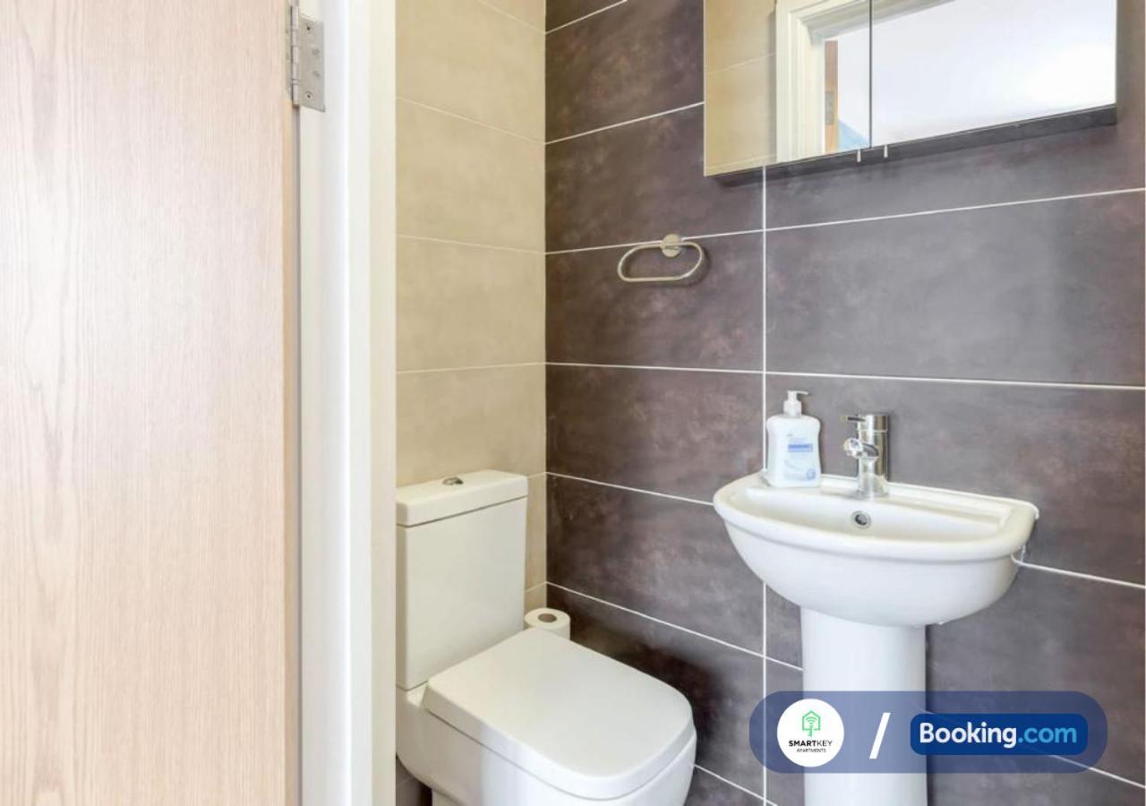 Modern 2 Bed 2 Bath Apartment Free Parking Watford  Buitenkant foto