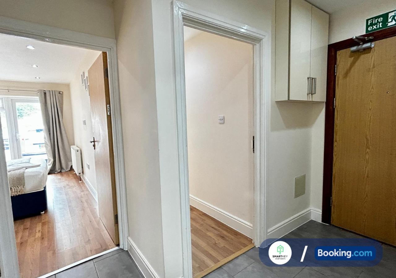 Modern 2 Bed 2 Bath Apartment Free Parking Watford  Buitenkant foto