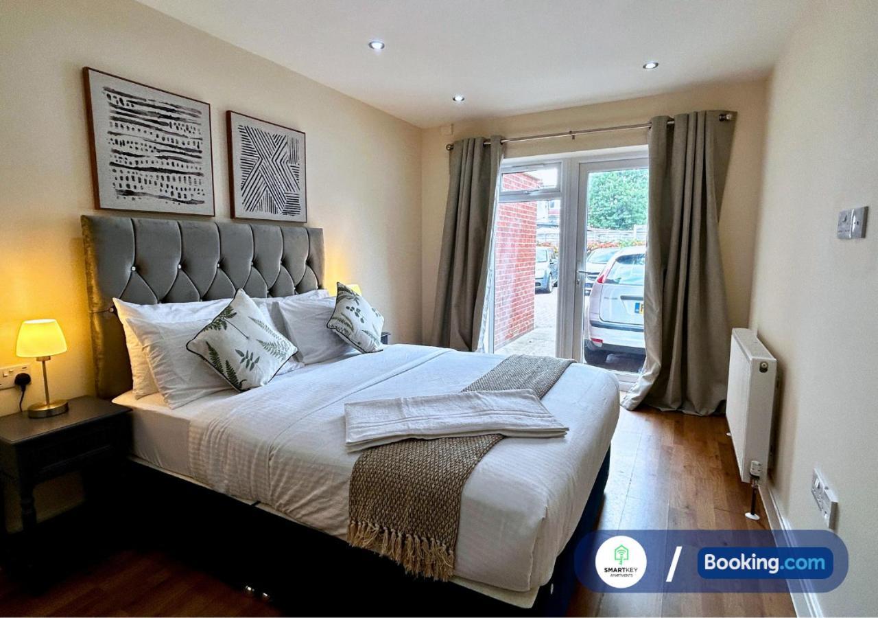 Modern 2 Bed 2 Bath Apartment Free Parking Watford  Buitenkant foto