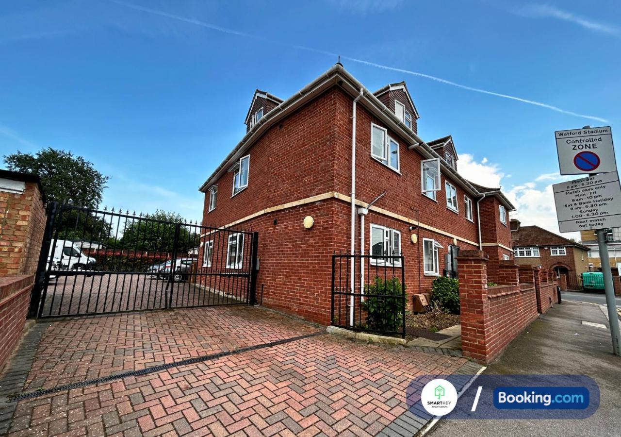 Modern 2 Bed 2 Bath Apartment Free Parking Watford  Buitenkant foto
